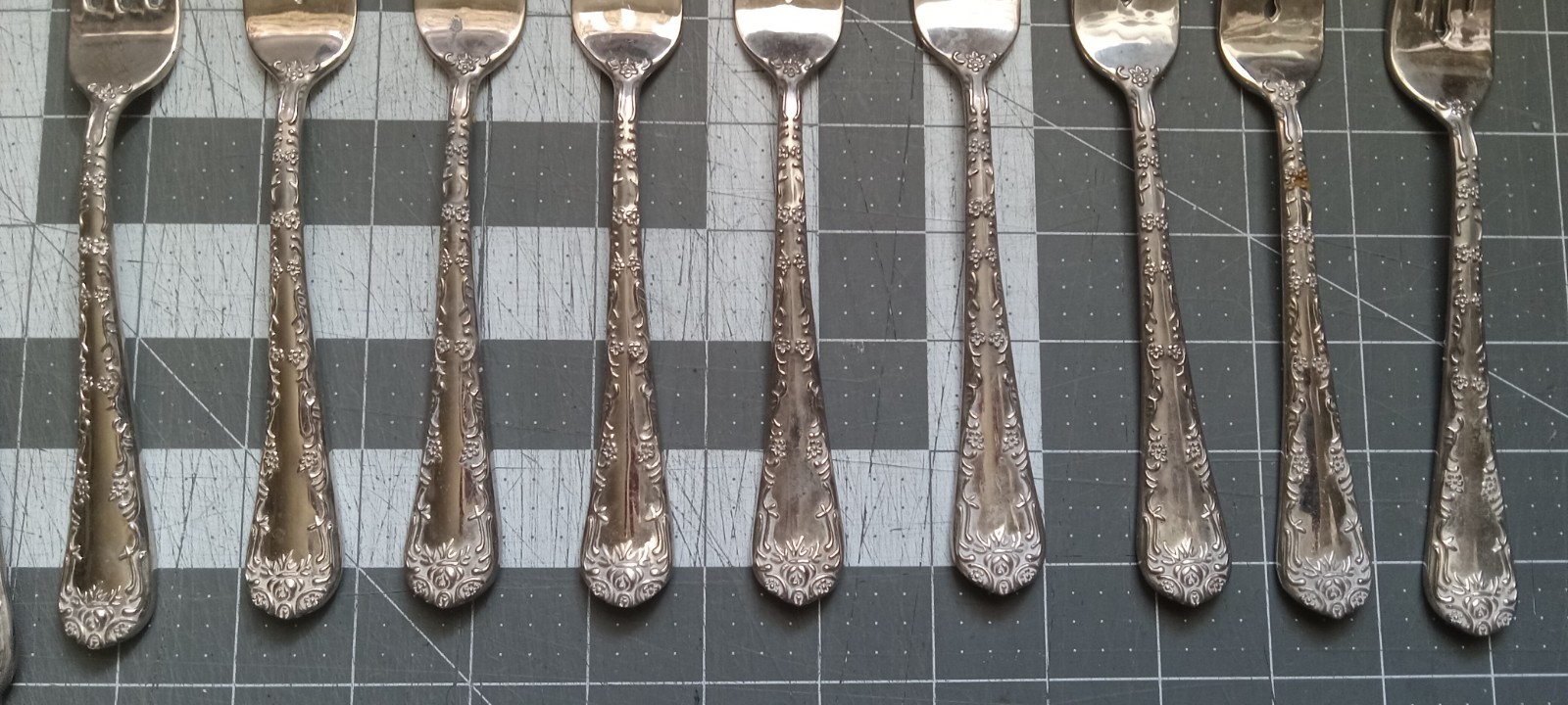 WM Rogers Enchanted Rose Flatware Silver Plate Lot of 30