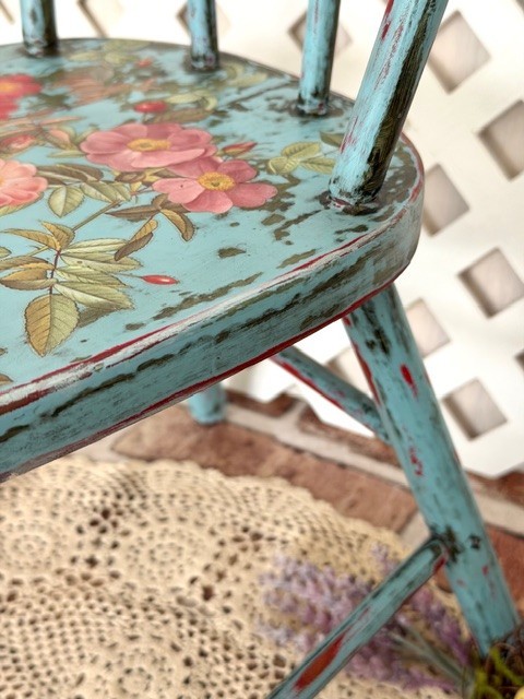 SMALL PRIMITIVE DECORATIVE TEAL BLUE 21″ COLONIAL WOOD CHAIR W/ IOD FLORAL DECOR