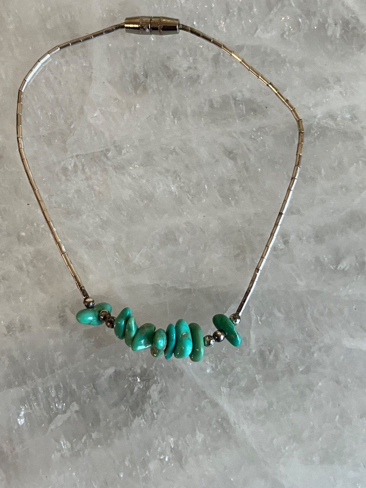VINTAGE TURQUOISE CHIP BRACELET SILVER TONE TUBE BEADS 7.5″ SOUTHWESTERN