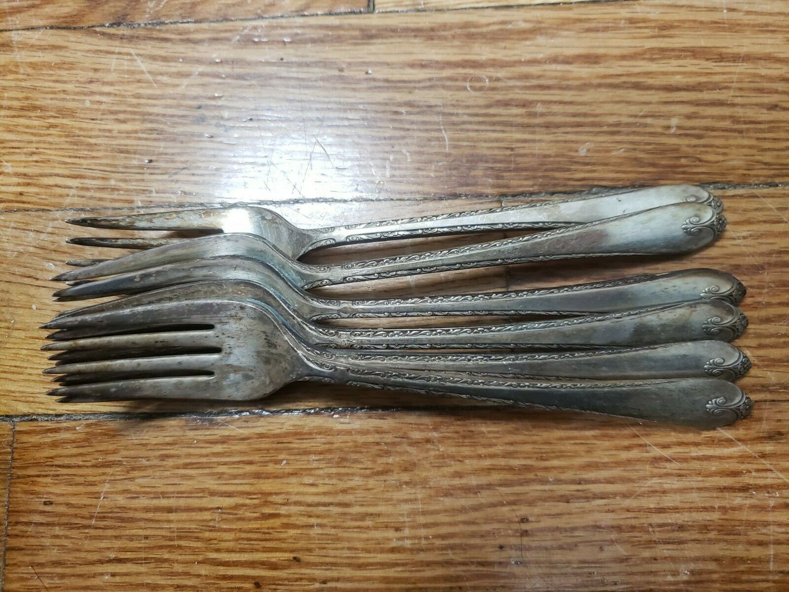 6 ANTIQUE VINTAGE COLLECTABLE * WM ROGERS&SON * SILVER PLATED FORKS 6.75″