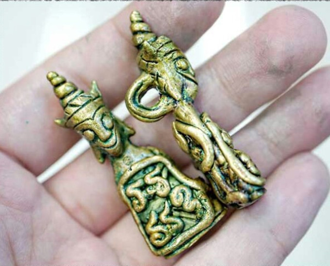 Takrut Huge Hug Ngang Emperor Thai Amulet Charm Love Luck Wealth Mercy Arjarn O