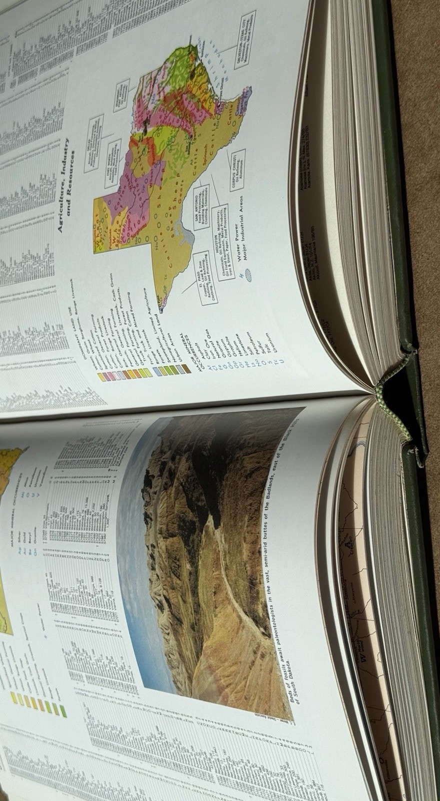 1971 Hammond Medallion World Atlas Hardcover Green Gold Lettering
