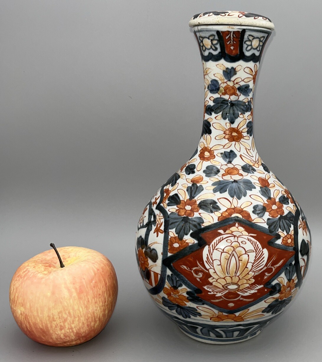 Antique Japanese Imari Vase Lidded Meiji Period Vase Cover 26cm tall 明治時代　古伊万里