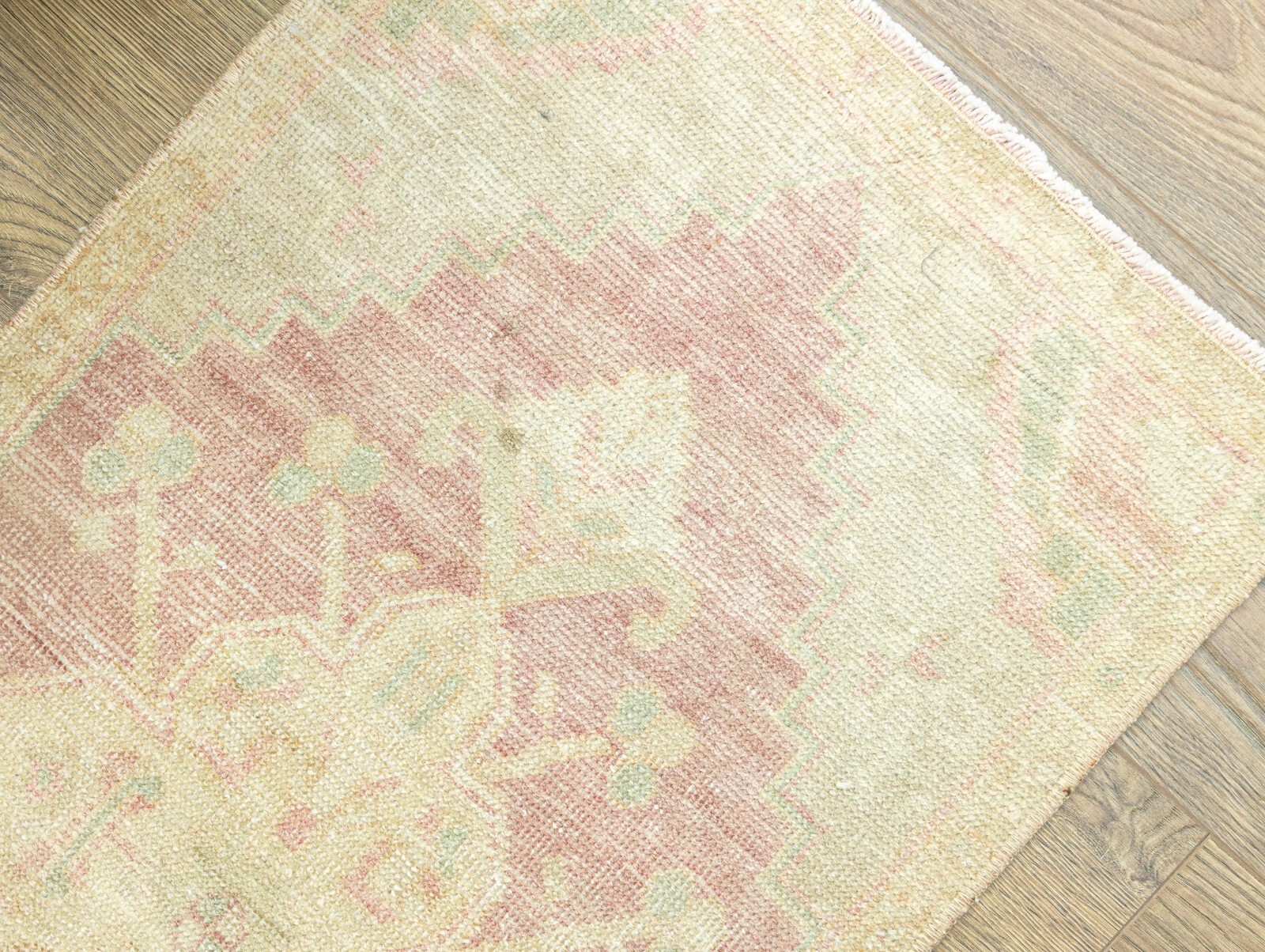 Vintage Handmade Turkish Oushak Wool Mat Rug 1’7″ × 3’5″ ft – Soft Rose Green