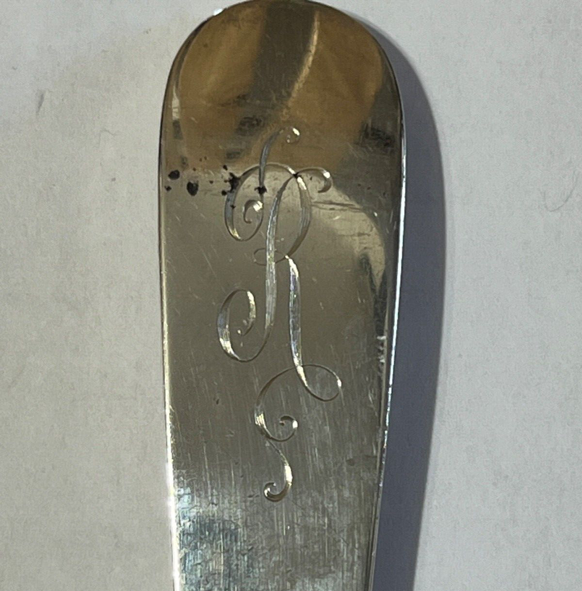 KIRK & SON REPOUSSE Large Solid Shell Berry/Casserole Spoon 9 1/8″ Sterling MONO