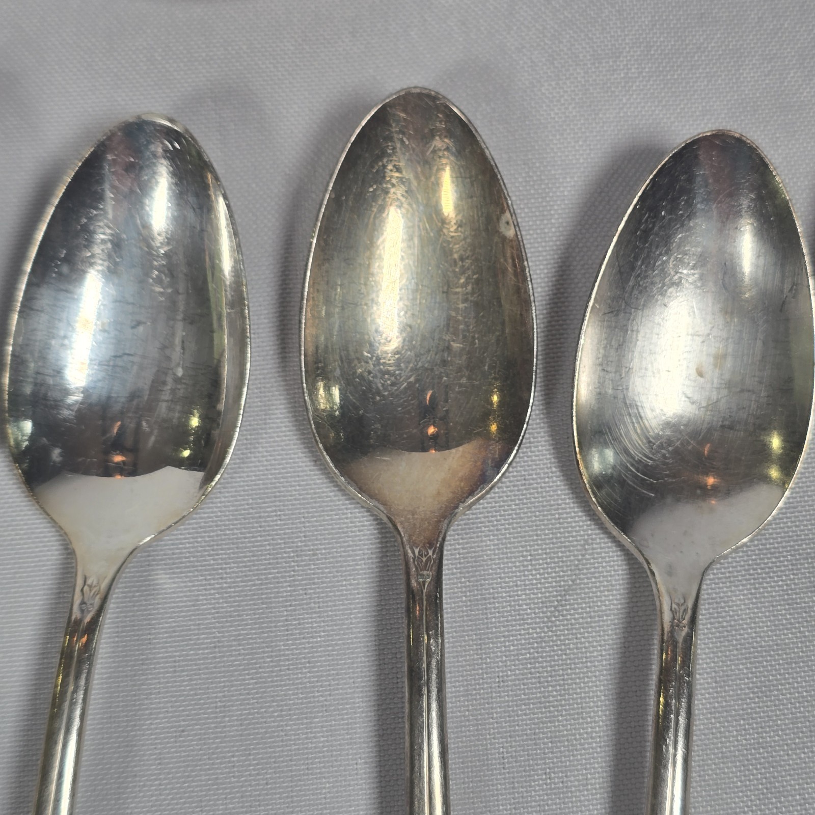 1941 WM Rogers & Son IS Silverplate Gardenia Floral Rose 25 Pieces + Wooden Case
