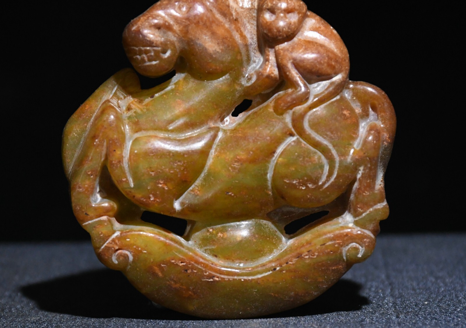5CM China Hongshan Culture Old Jade Horse Monkey Beast Animal Amuelt Pendant