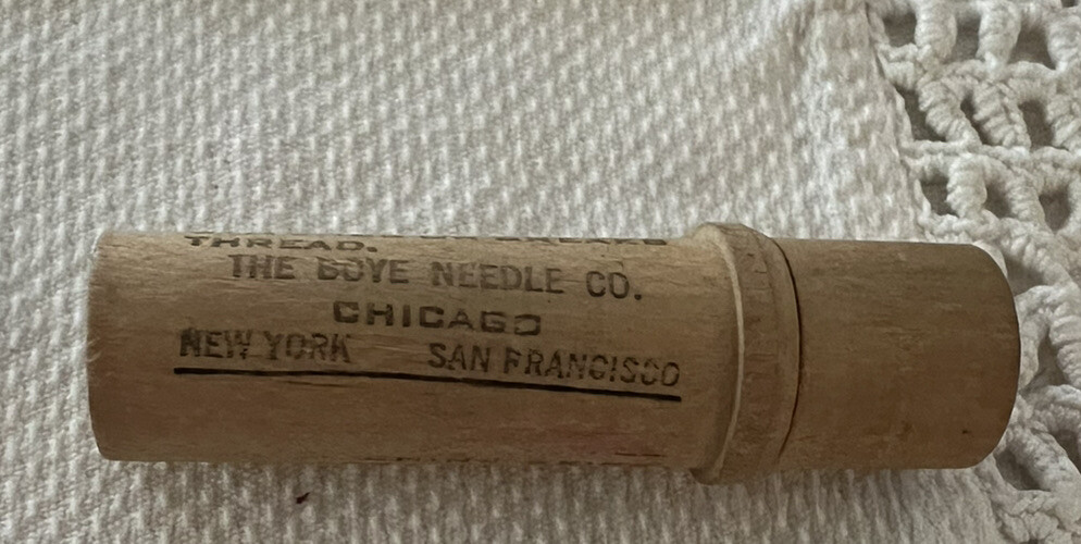 Antique ça 1900 Wood Needle Case With 1 Needle Advertising BOYE NEEDLE CO.
