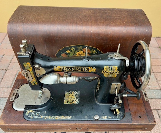 WORKING 1930s ANTIQUE PORTABLE FRANKLIN SEWING MACHINE & CASE – SEARS ROEBUCK CO