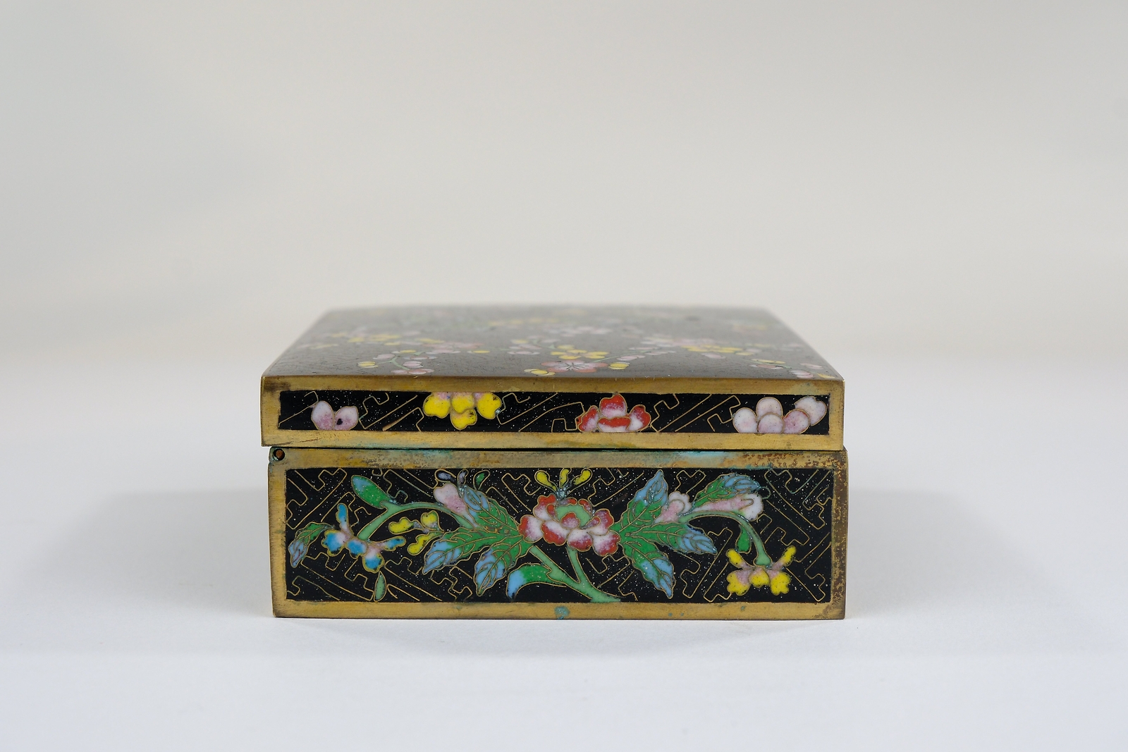 Antique Chinese c1910’s Cloisonné Hinged Box w/ Floral Motif on Black 5″