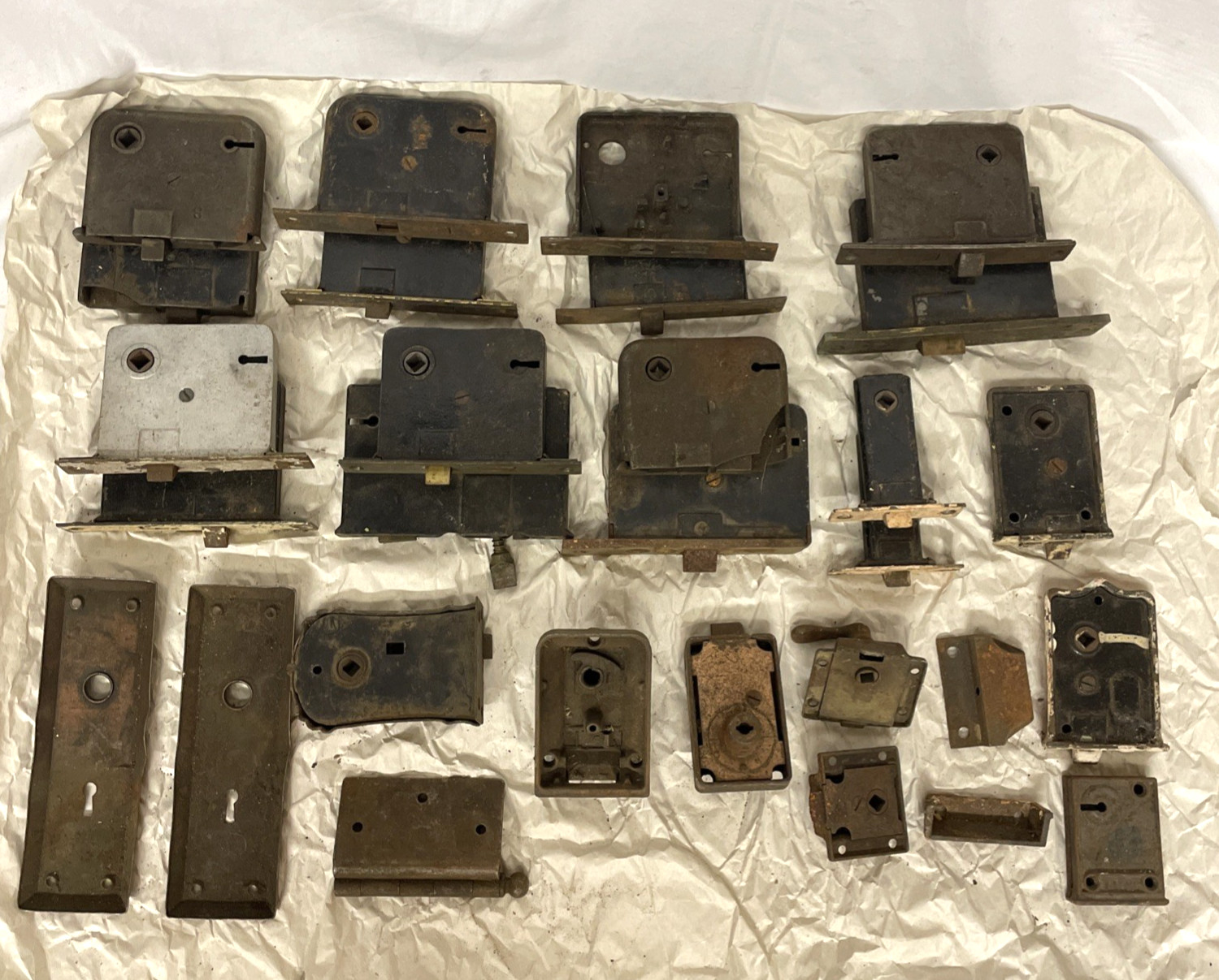 LOT OF 24 MIXED METAL CAST IRON VINTAGE DOOR LOCKS PLUS NO KEYS UNRESTORED