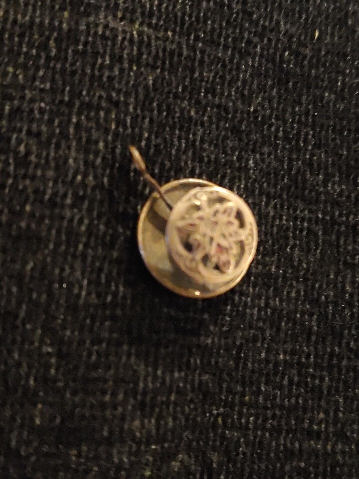 Vintage Filigree Metal Screw Back Button Leaf Design For Clothing