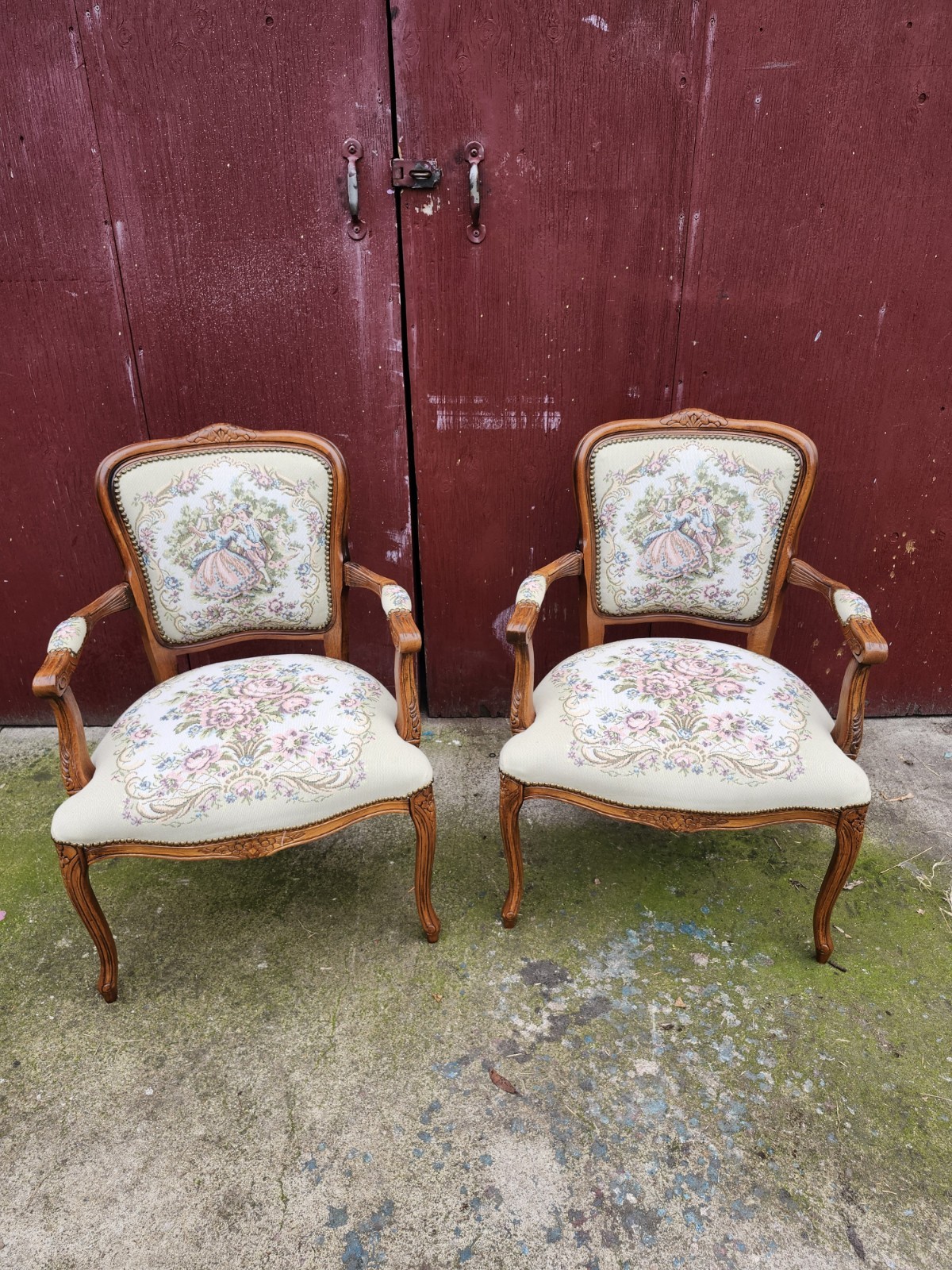 2 Vintage Italian Armchair French Louis XV Style Fauteuil Tapestry. excellent