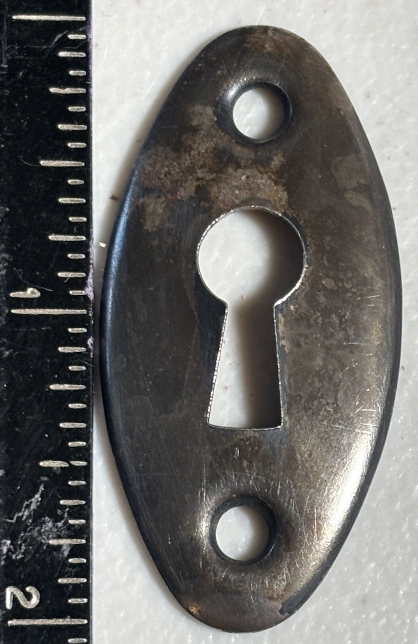 VINTAGE OLD ESCUTCHEON KEYHOLE KEY HOLE COVER PLATE