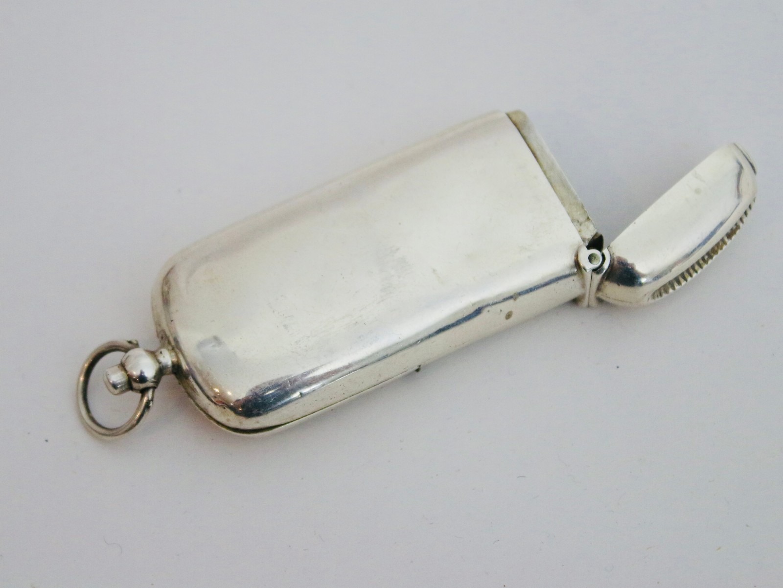 Antique Sterling solid silver vesta sovereign case match safe CHESTER 1900