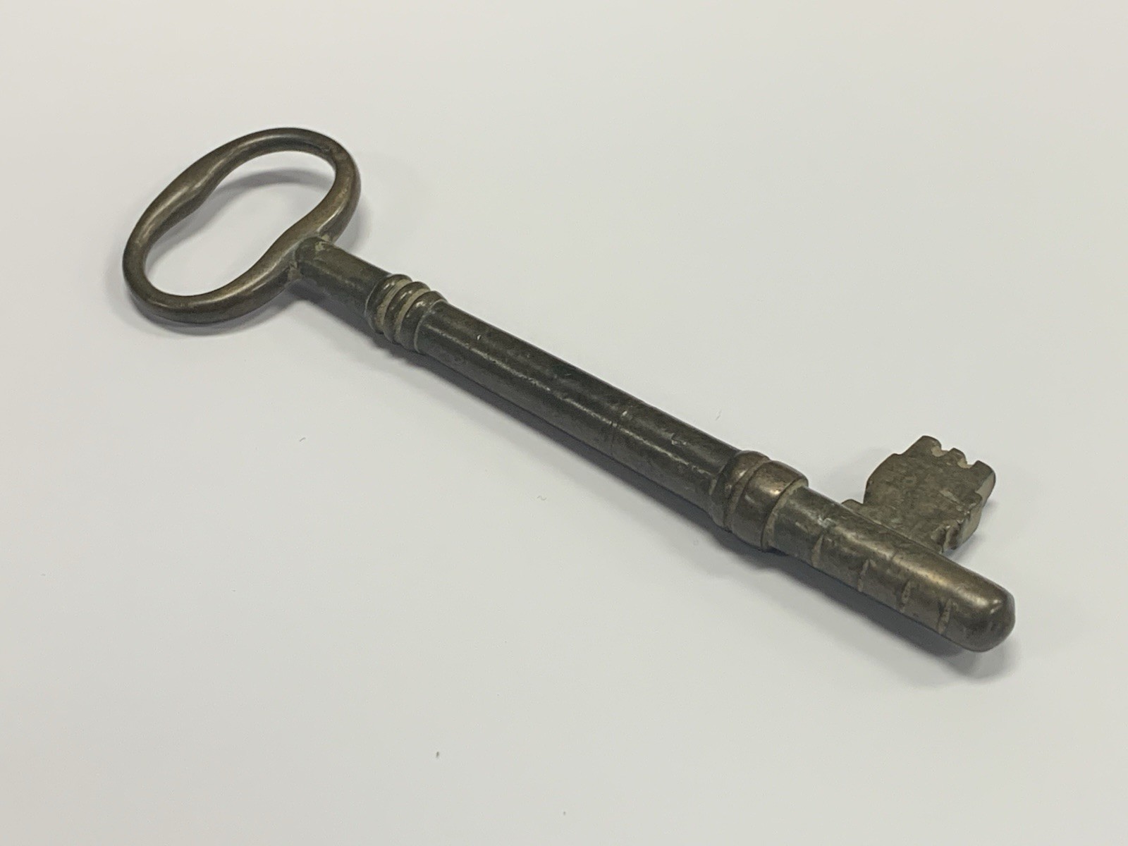 Antique Brass Skeleton Key Solid Barrel 5.25″ Jail Cellar Church Castle Door