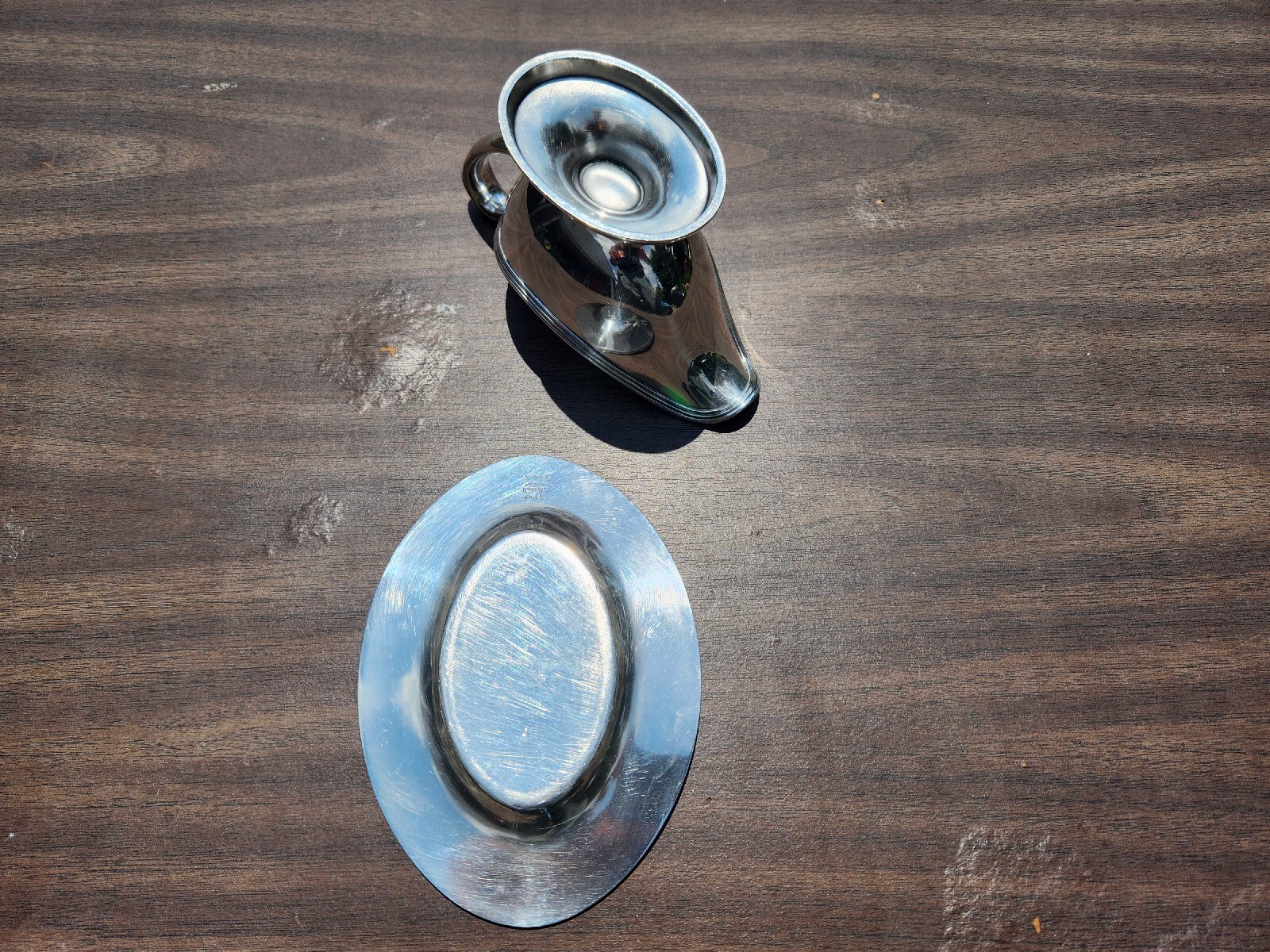 W.B. Mfg. co Gravy Server