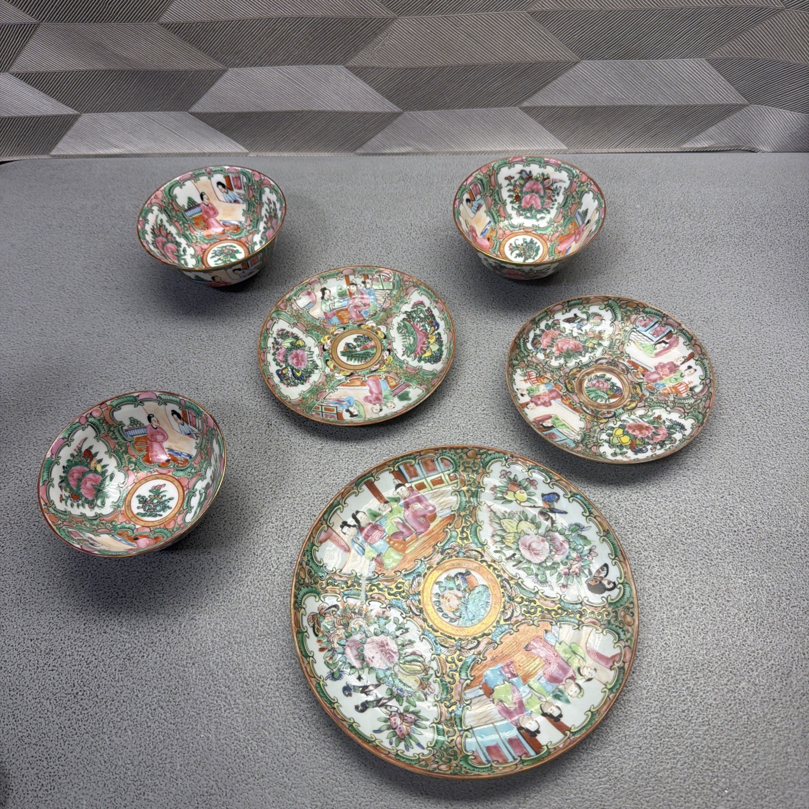 6-PIECE FAMILLE ROSE MEDALLION
