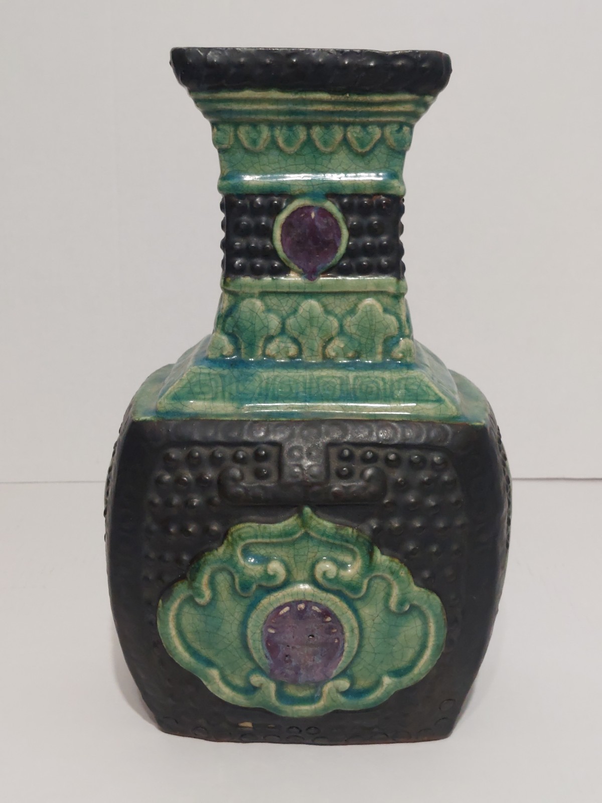 Chinese Antique Porcelain Green and Black And Purple Vase