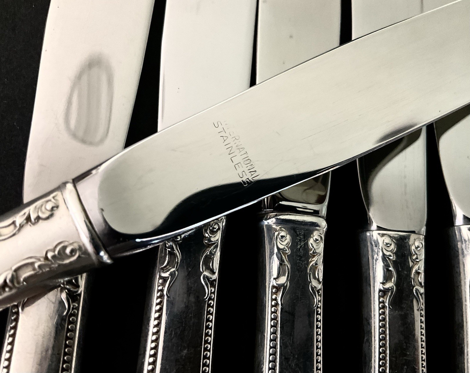 Queen’s Lace Sterling 1949 International 9 1/4″ 12 Dinner Knives And Pie Server