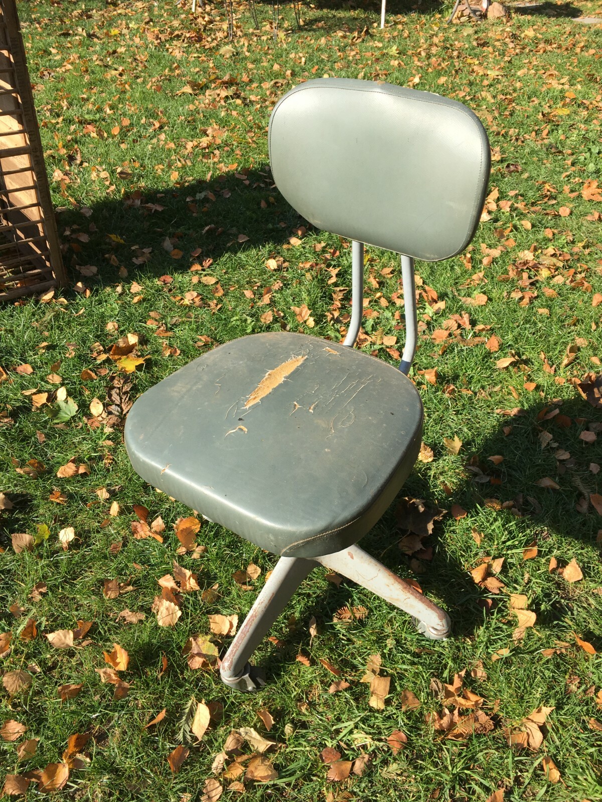 Vtg OKAMURA JAPAN Tanker Swivel Rolling Office Chair Propeller Base