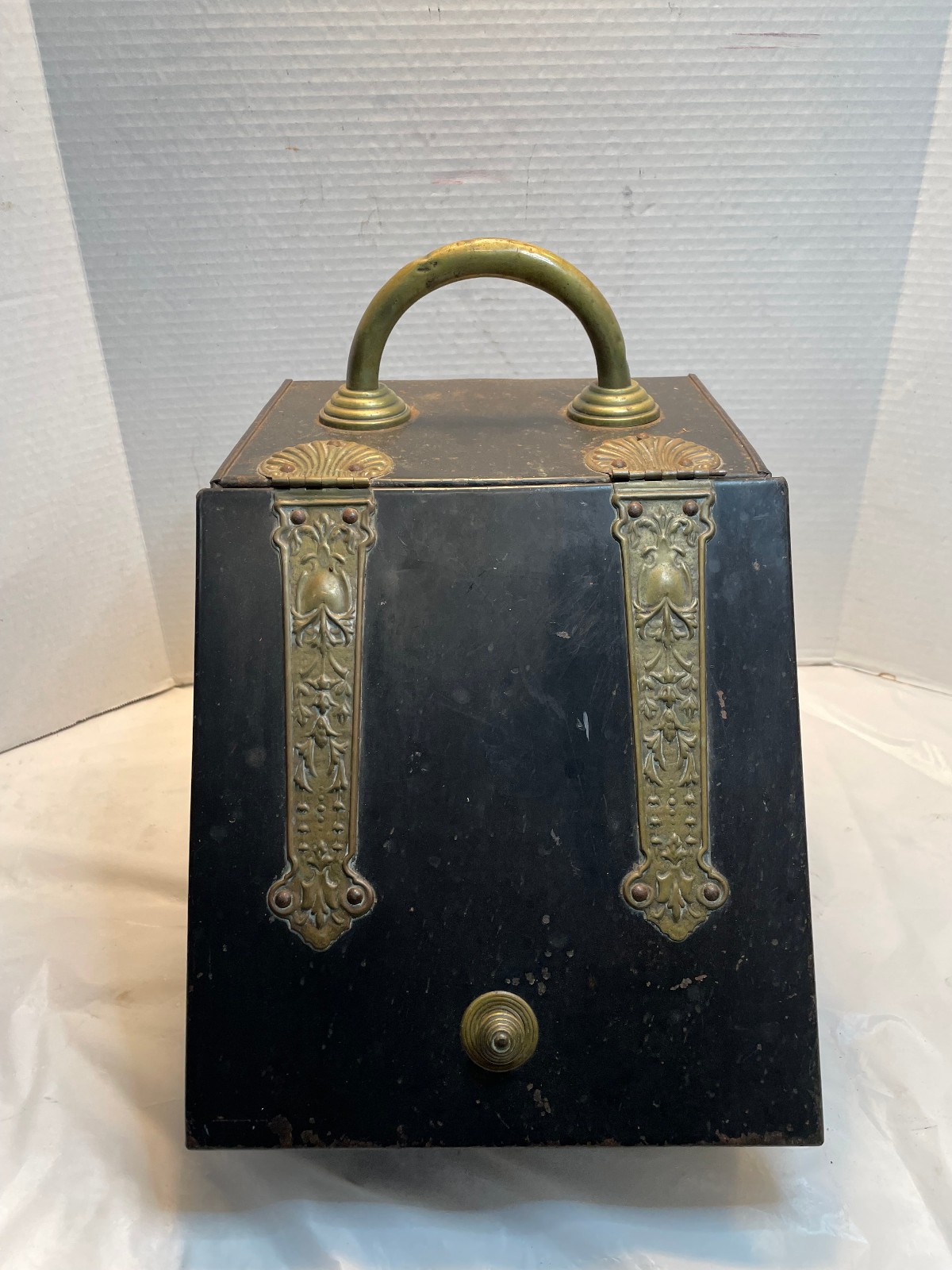Antique Vintage Victorian Metal Coal Scuttle Box Brass Hinges 11 x 16 x 14.5