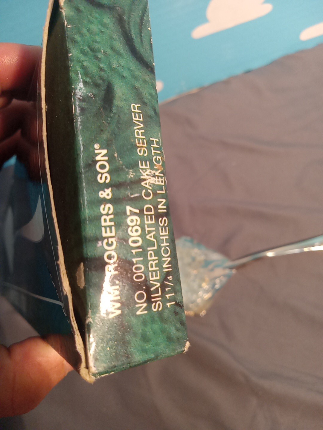 W.M. Rogers & Sons Cake Server Silverplated #0697 11.25″ Serrated Edge Floral