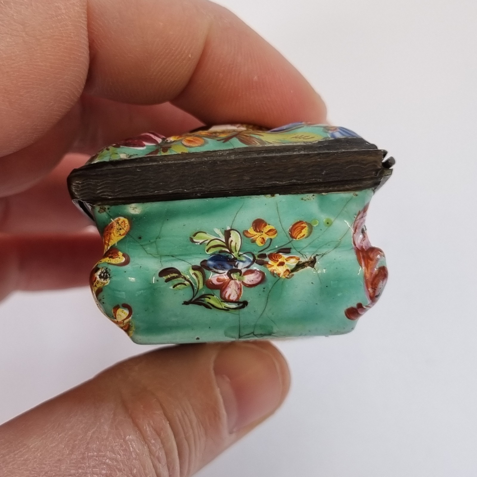 Antique 18thC Bilston Enamel Patch Box Decorated Flowers 5.7cm A/F