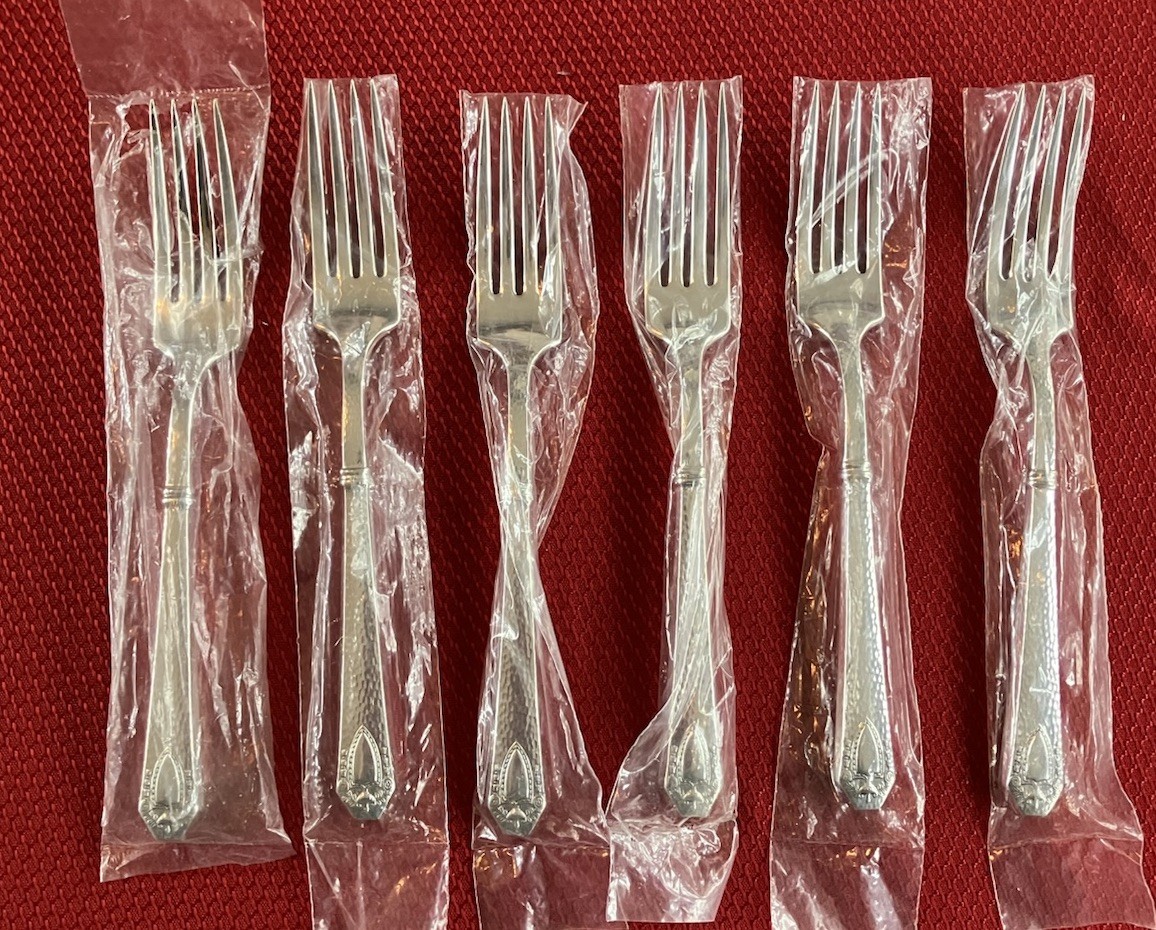 Vtg 1847 Rogers Heraldic Silverplate Dinner set of 6. Bagged