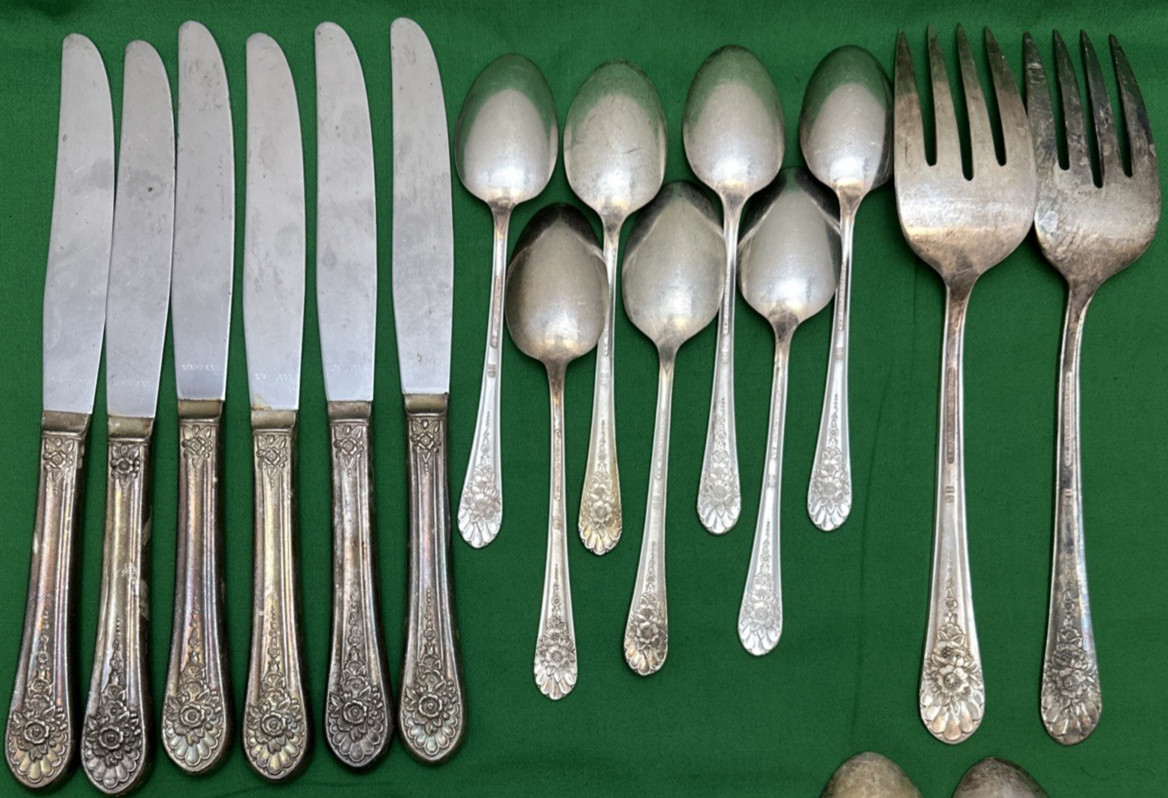 25 Pc JUBILEE Silverplated FLATWARE Mix with SERVING PCS Wm Rogers Mfg