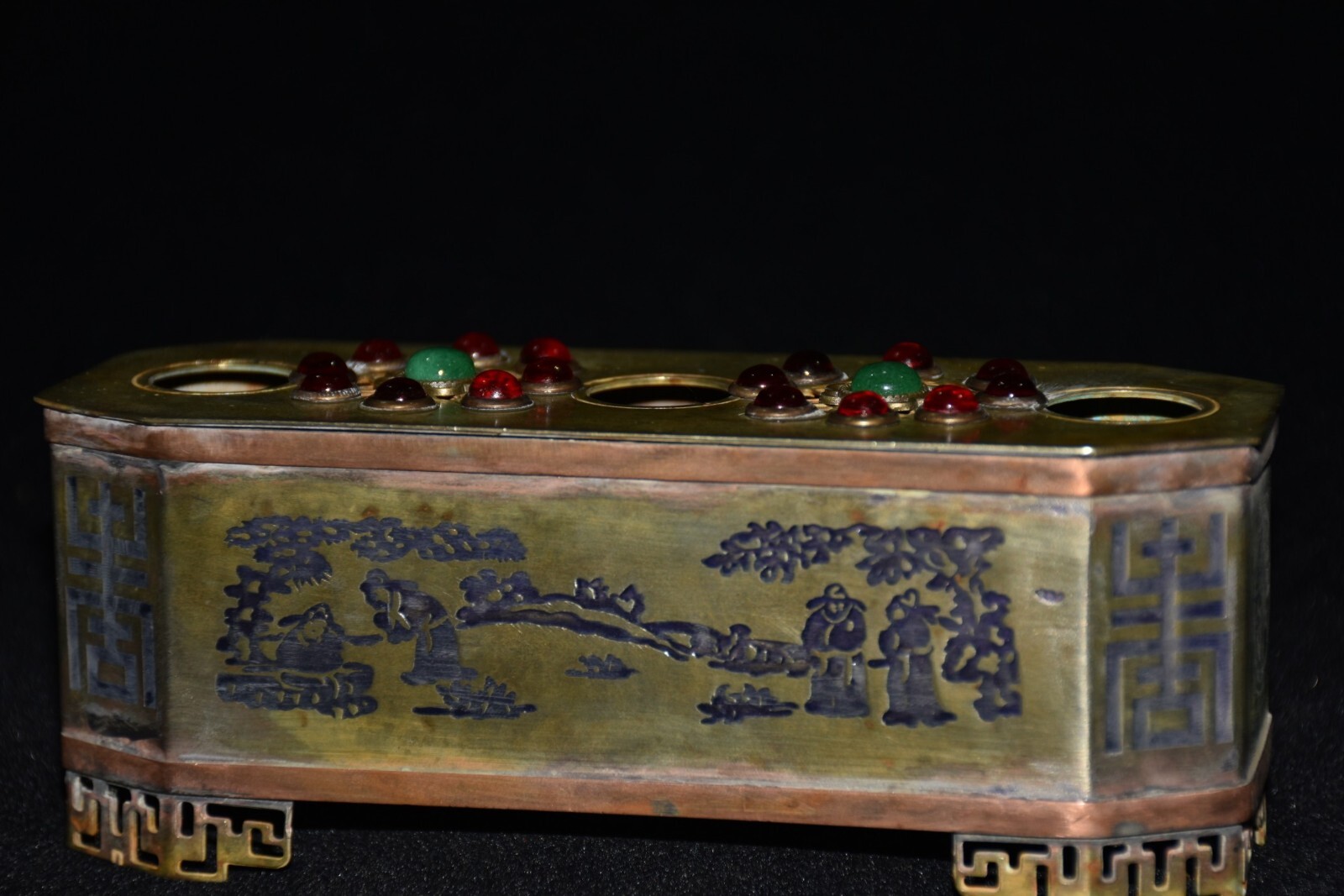Pure copper inlaid with emerald, ruby, and incense box decoration