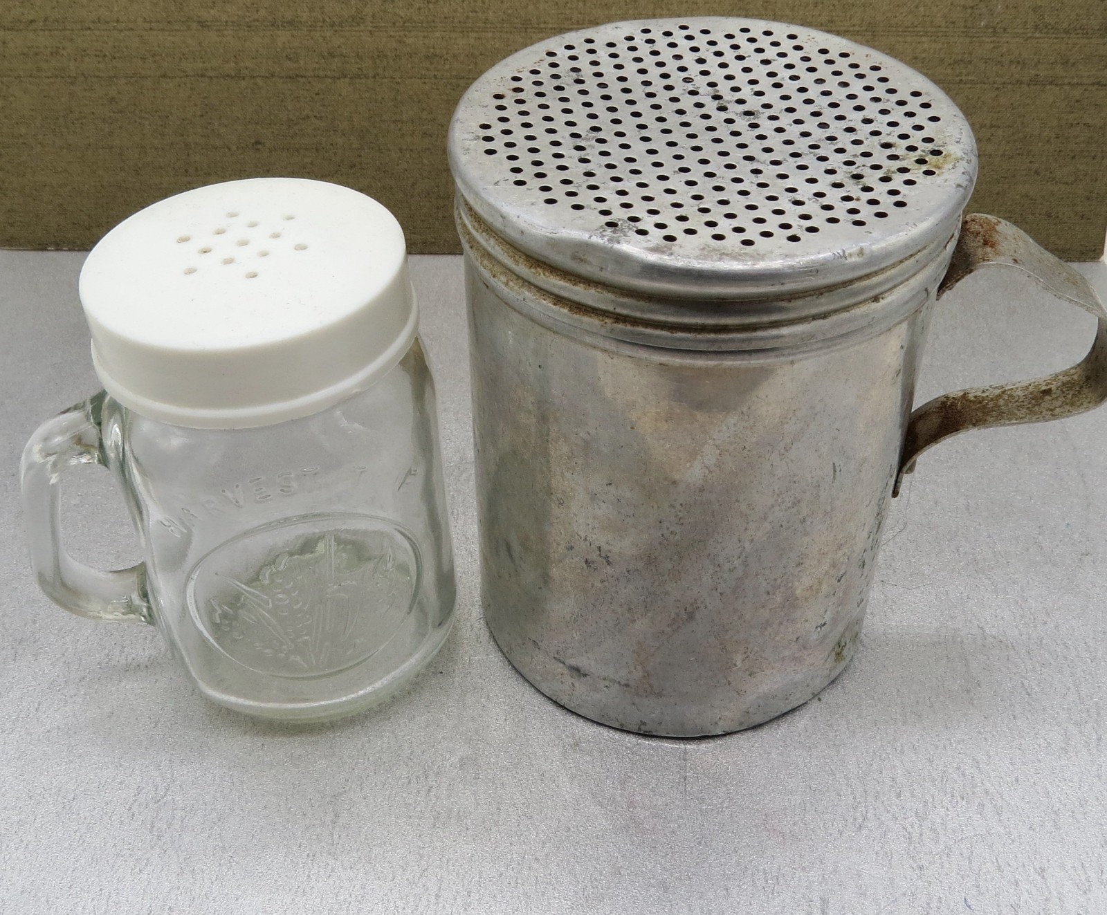 Lot 2 Vintage Kitchen Shakers 1 Glass & 1 Aluminum Baking Cooking Supplies Cake