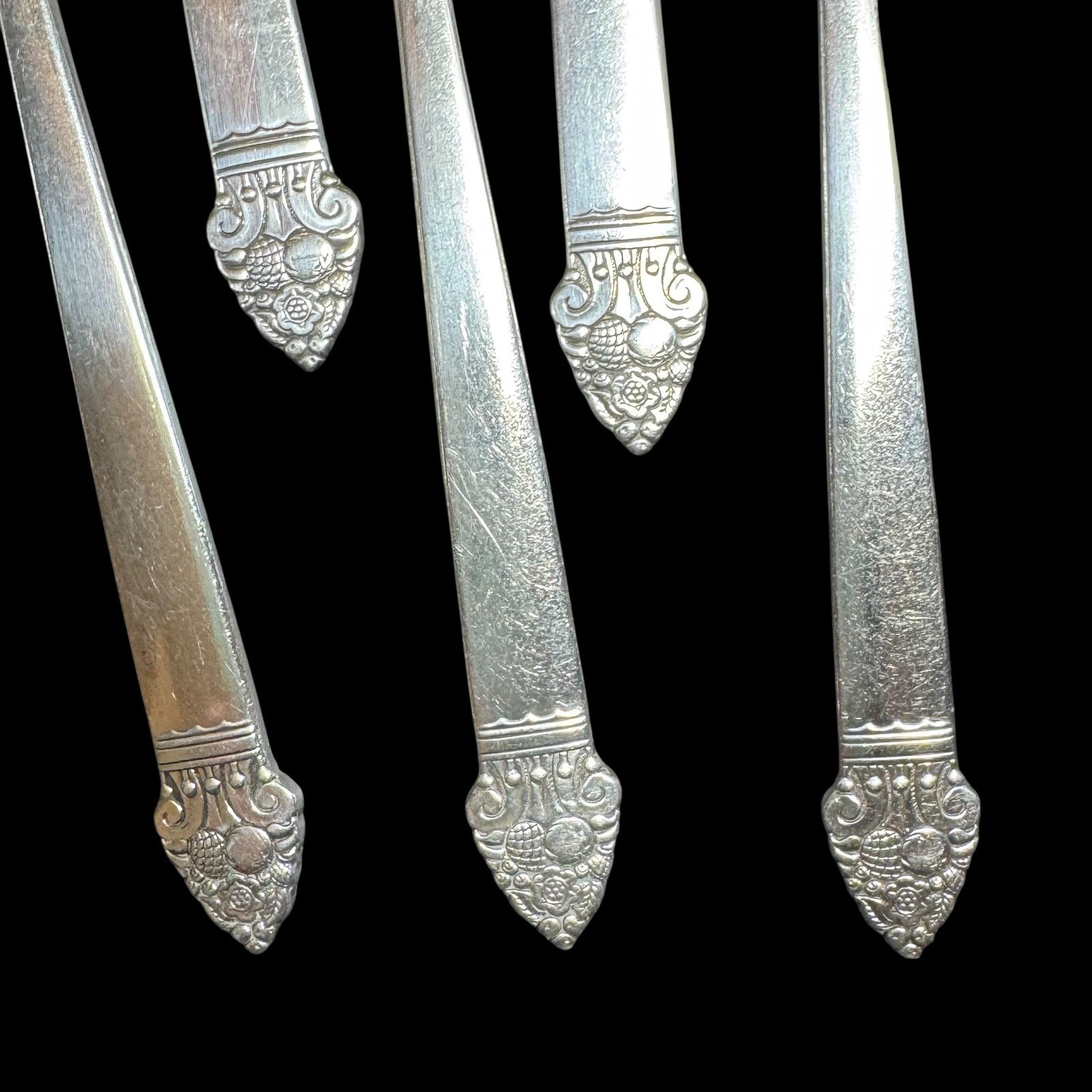 Oneida Silver-plated King Cedric Fruit pattern service for 4 and serving peace’s