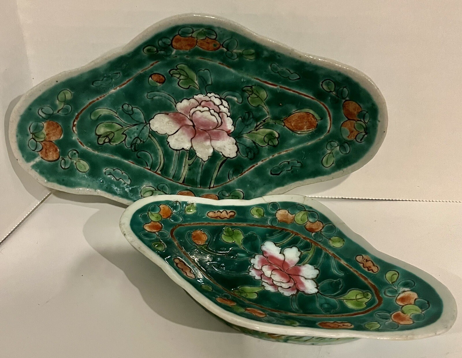 Set Of 2 Chinese Polychrome Ovoid Chrysanthemum Antique Chinoiserie Bowl Dish