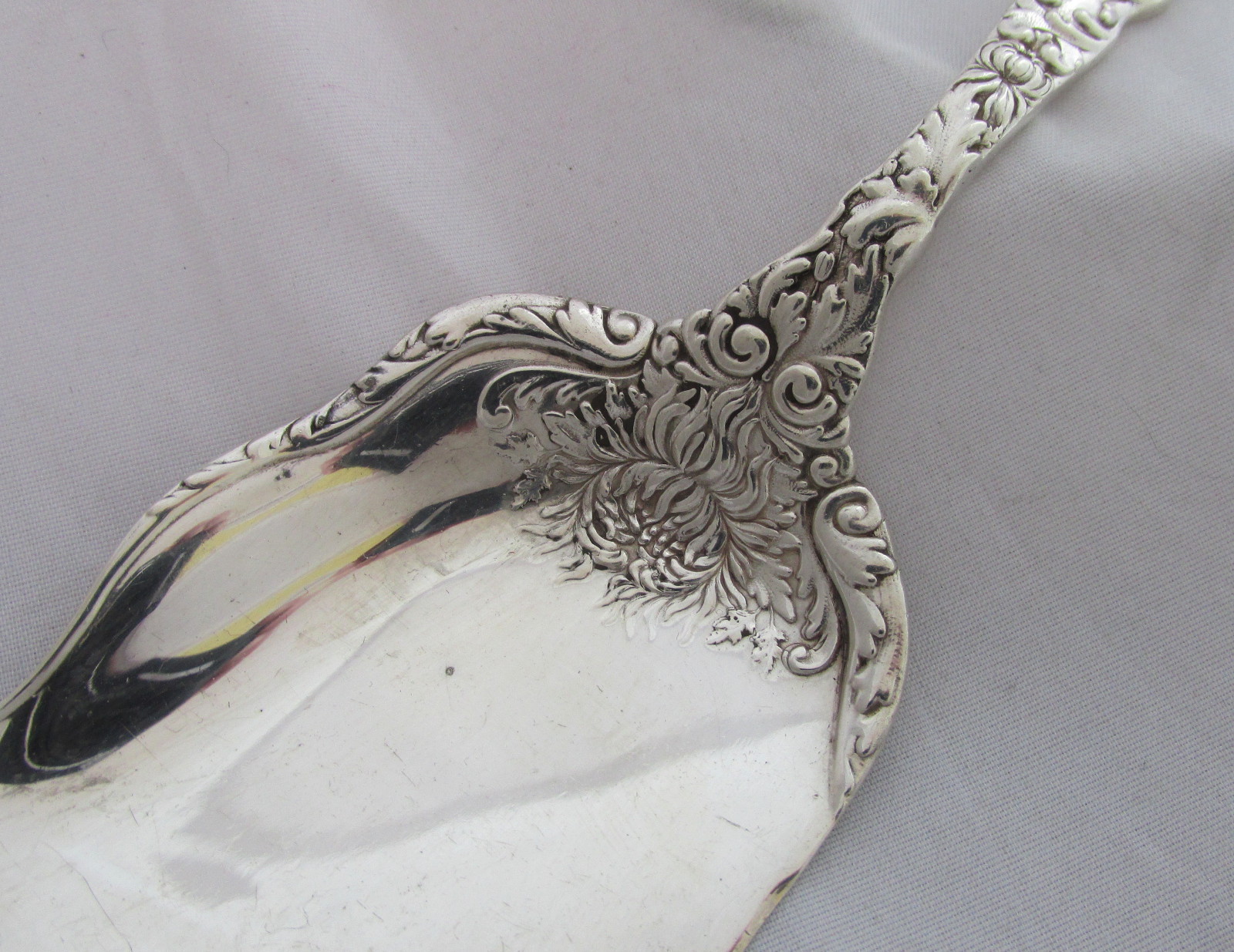 Antique Gorham Sterling Silver Imperial Chrysanthemum Fish Slice Server