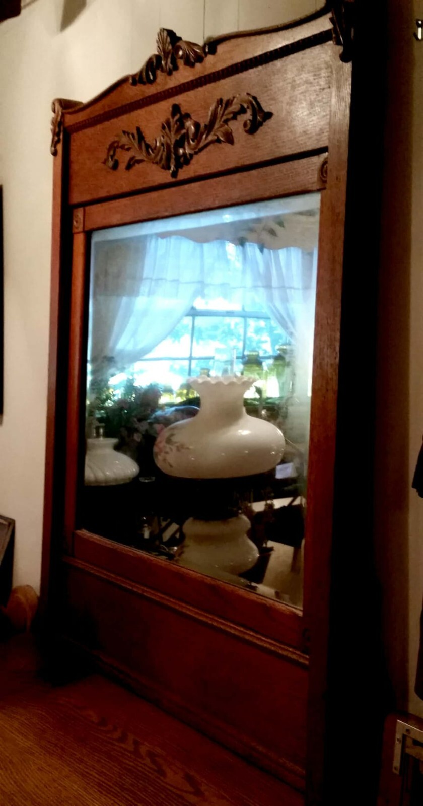 Antique Solid Oak Dresser with Removable Mirror –  Beautiful Finish – Price Firm