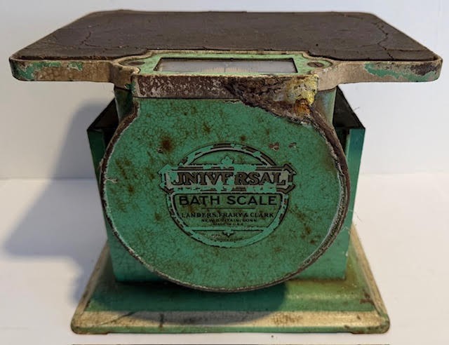 Vintage Universal Bath Scale Landers Frary & Clark Cast Iron 300lb-Works