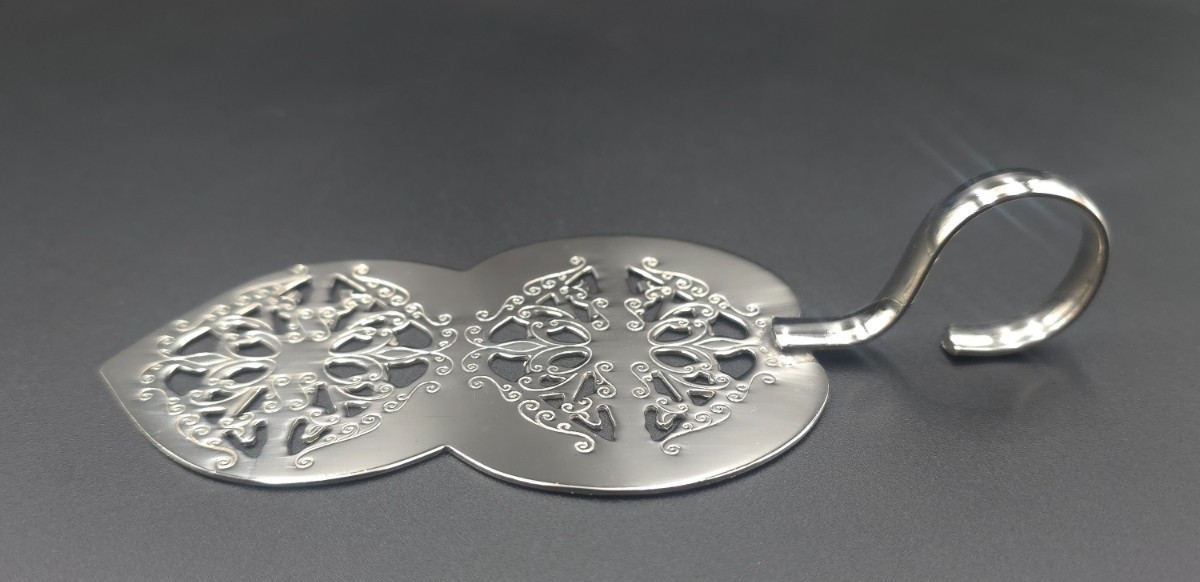 Title Idea: Vintage K&M Kirk & Matz Silver Plate Pierced Tomato Server – Sheffie