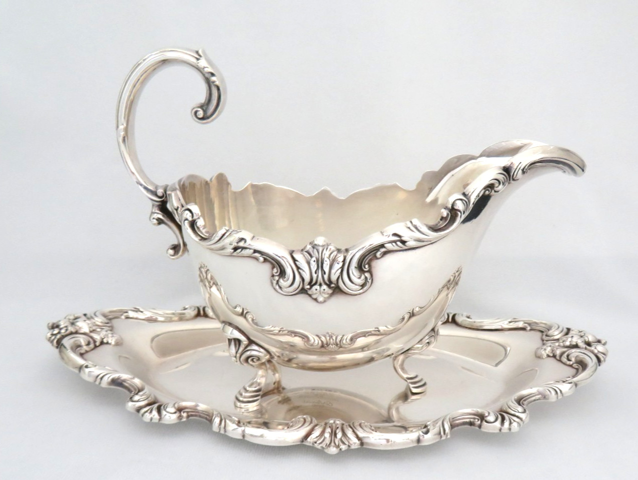 International Silver Plated ORLEANS Gravy Boat w/ Tray ~ Heavy Quality GORGOUS
