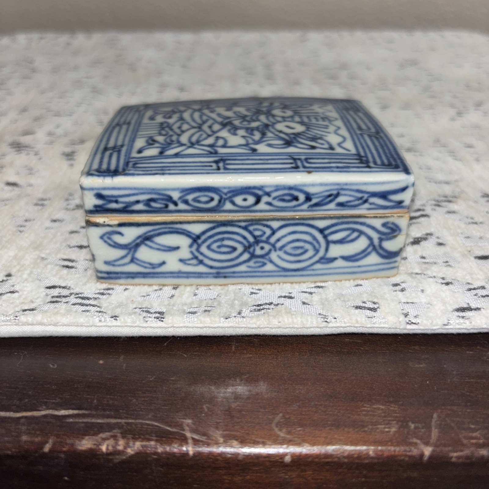 ANTIQUE CHINESE PORCELAIN SCHOLARS INK BOX