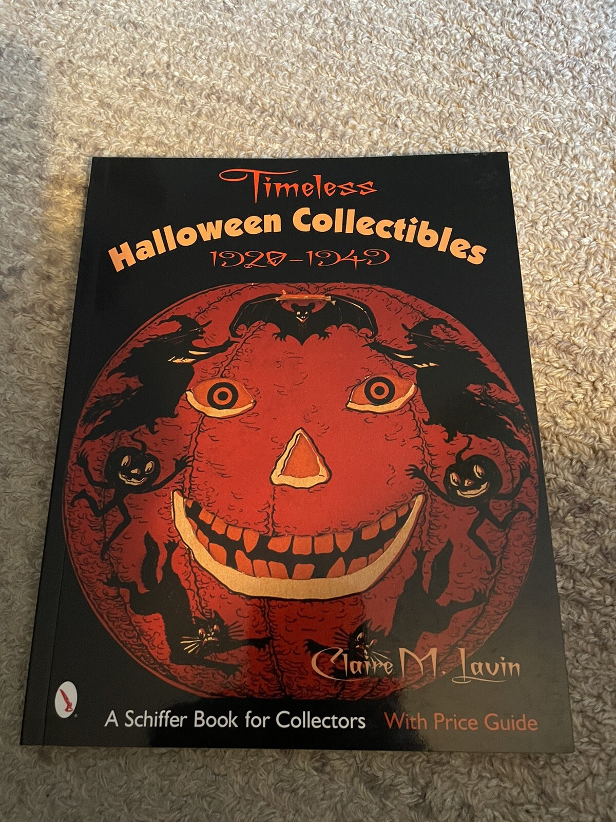Vintage 2005 Timeless Halloween Collectibles 1920-1949 Paperback book