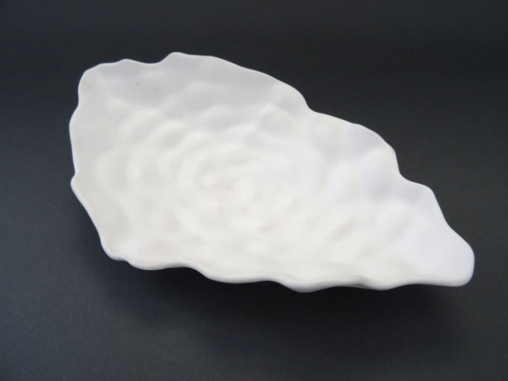 Decorative Plate Interaction in Porcelain 2010s Vintage Style White color
