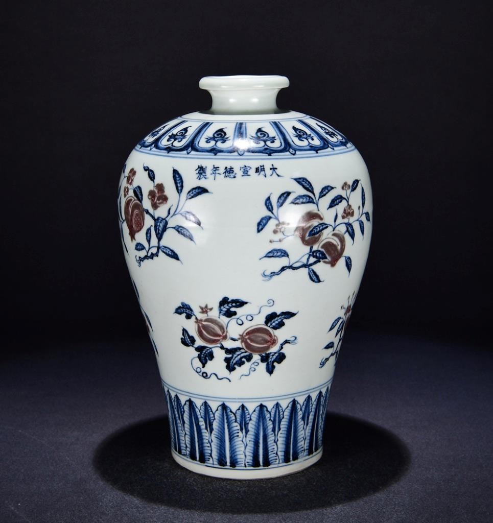 30CM Xande Signed Old Chinese Blue&White Underglaze Red Vase w/grape U2308