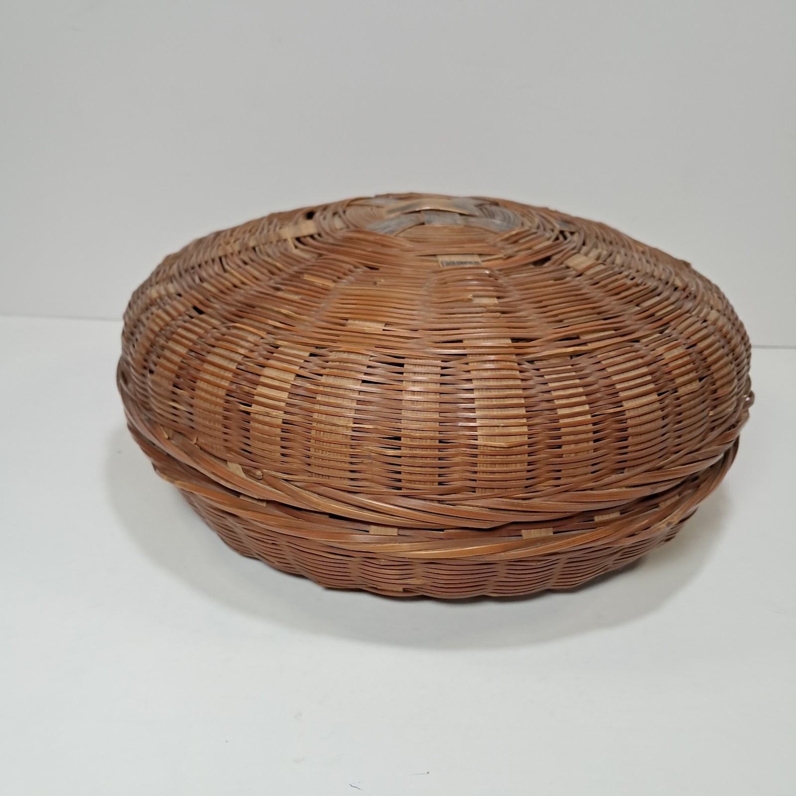 Hand Woven Wicker Round Chinese Sewing Basket W/ Lid 8.5 In. Vintage