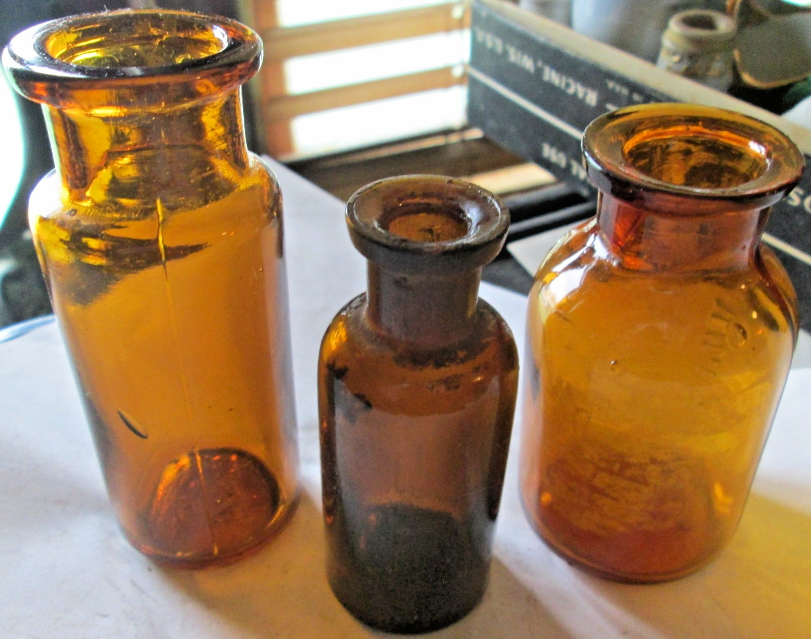 ANTIQUE LOT OF 3 CORK TOP BROWN/AMBER APOTHECARY MINIATURE BOTTLES, USED