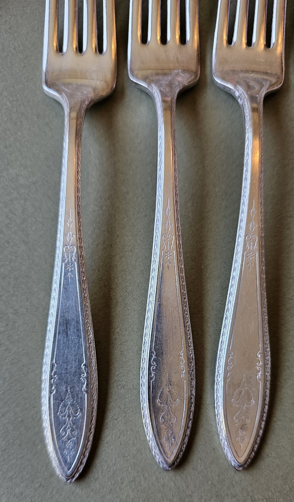 21 Pc 1847 Rogers Bros/International Silver “ARGOSY”Silver plated 1926 Flatware