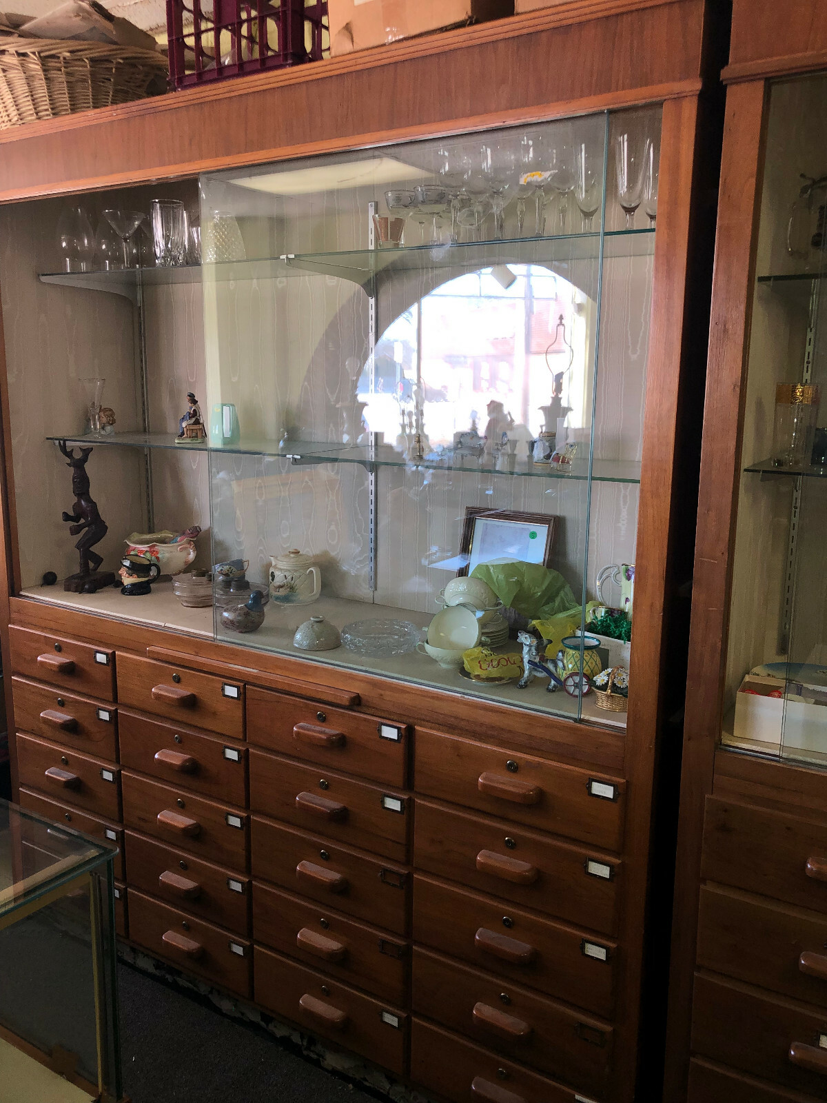 VINTAGE JEWELRY DISPLAY CABINET – CUSTOM QUALITY FROM SYDNEY & KRANDAL 84″H
