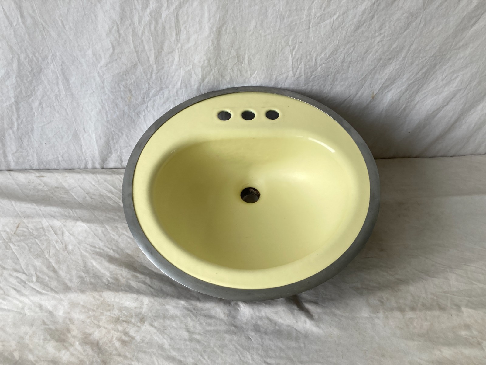 Vintage 18″ Cast Iron Manchu Yellow Porcelain Round Drop in Bath Sink 275-26E
