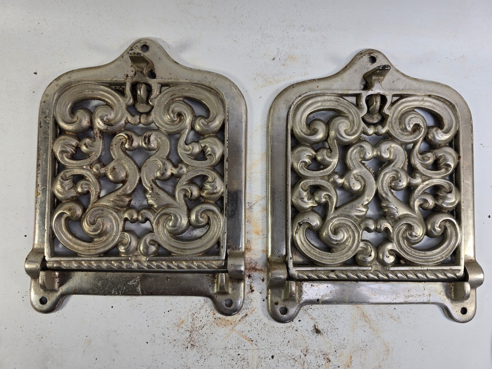Antique Home Comfort Cast Iron Range 660-A Trivet Tea Shelves Pair – Rare Find