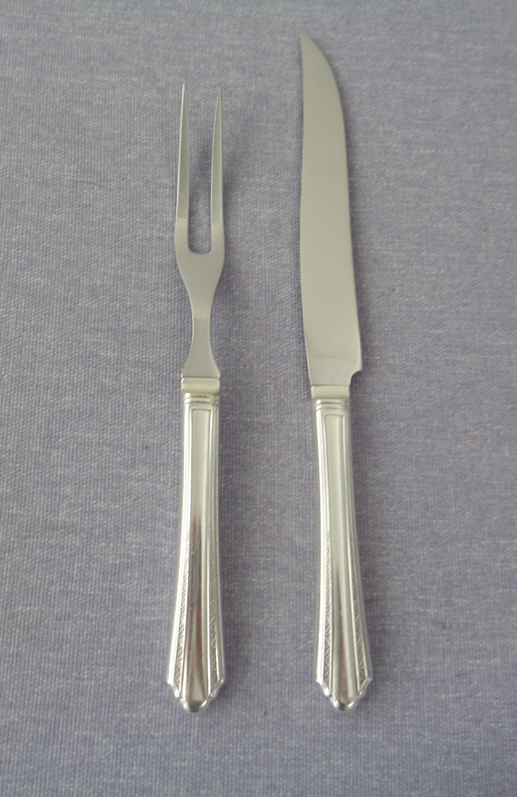 WM ROGERS A1 1932 CORYDON / MARY LEE SERVING 9 7/8″ KNIFE, 8 7/8″ MEAT FORK
